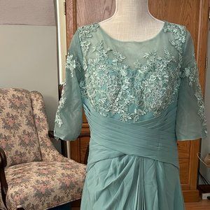 Exquisite Lace Wedding Dress in Soft Blue
